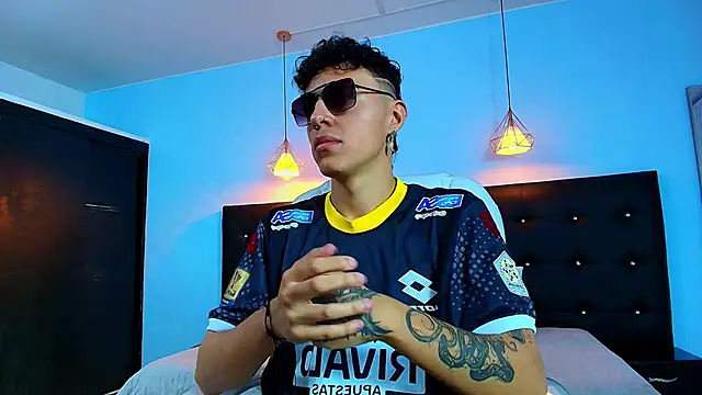 Snapshot of Lobo_17_ chatting on 8, 2, 2025 Lobo 17 online show from 8, 2, 2025