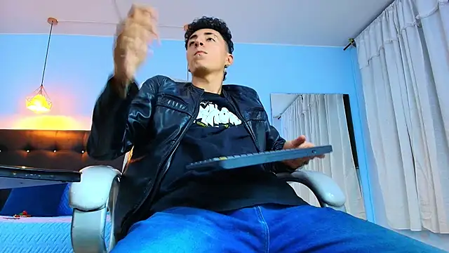 Snapshot of Lobo_17_ chatting on 13, 2, 2025 Lobo 17 online show from 13, 2, 2025