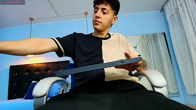 Snapshot of Lobo_17_ chatting on 18, 2, 2025 Lobo 17 online show from 18, 2, 2025