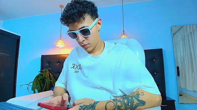 Snapshot of Lobo_17_ chatting on 4, 3, 2025 Lobo 17 online show from 4, 3, 2025