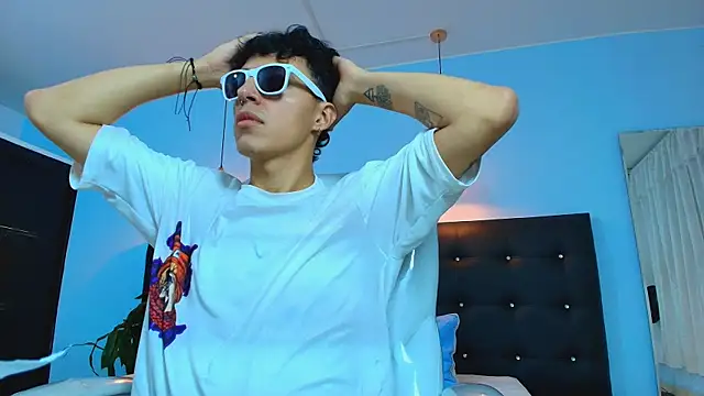 Snapshot of Lobo_17_ chatting on 5, 3, 2025 Lobo 17 online show from 5, 3, 2025