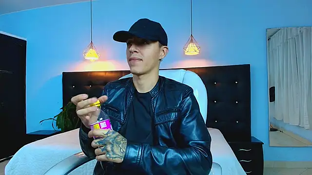 Snapshot of Lobo_17_ chatting on 6, 3, 2025 Lobo 17 online show from 6, 3, 2025