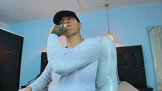 Snapshot of Lobo_17_ chatting on 18, 3, 2025 Lobo 17 online show from 18, 3, 2025