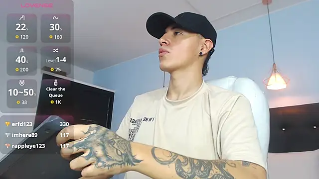 Snapshot of Lobo_17_ chatting on 14, 10, 2025 Lobo 17 online show from 14, 10, 2025