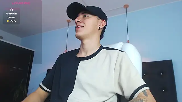 Snapshot of Lobo_17_ chatting on 17, 10, 2025 Lobo 17 online show from 17, 10, 2025