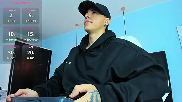 Snapshot of Lobo_17_ chatting on 22, 10, 2025 Lobo 17 online show from 22, 10, 2025