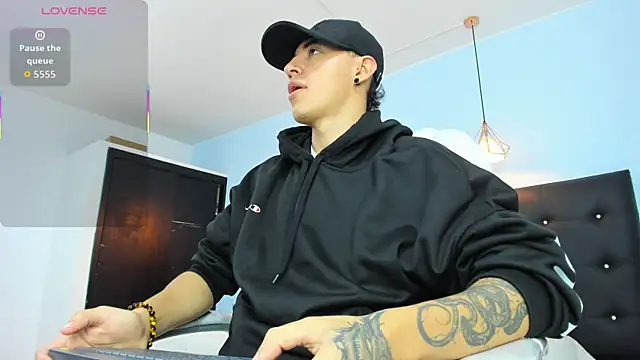 Snapshot of Lobo_17_ chatting on 23, 10, 2025 Lobo 17 online show from 23, 10, 2025