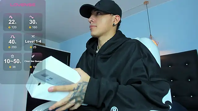 Snapshot of Lobo_17_ chatting on 4, 11, 2025 Lobo 17 online show from 4, 11, 2025