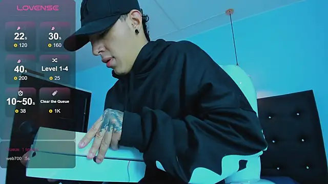 Snapshot of Lobo_17_ chatting on 8, 11, 2025 Lobo 17 online show from 8, 11, 2025