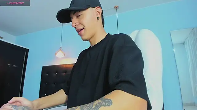 Snapshot of Lobo_17_ chatting on 15, 11, 2025 Lobo 17 online show from 15, 11, 2025