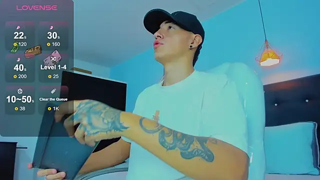 Snapshot of Lobo_17_ chatting on 18, 11, 2025 Lobo 17 online show from 18, 11, 2025