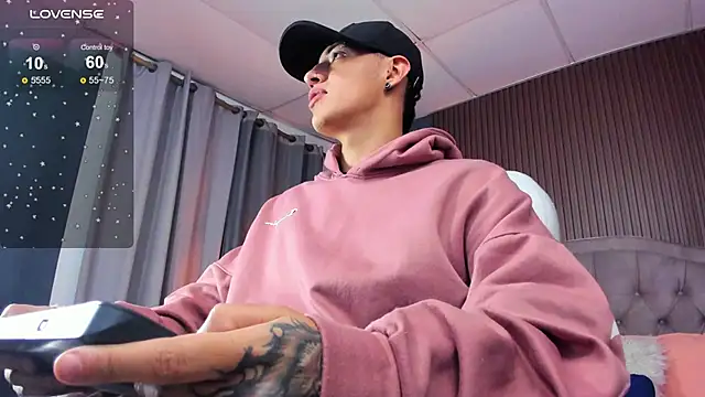 Snapshot of Lobo_17_ chatting on 21, 11, 2025 Lobo 17 online show from 21, 11, 2025