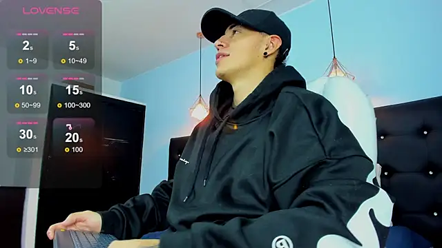 Snapshot of Lobo_17_ chatting on 27, 11, 2025 Lobo 17 online show from 27, 11, 2025