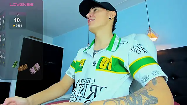 Snapshot of Lobo_17_ chatting on 4, 12, 2025 Lobo 17 online show from 4, 12, 2025