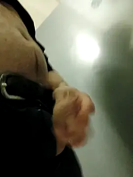 Snapshot of QcMisterv13 chatting on 2, 4, 2026 QcMisterv13 online show from 2, 4, 2026