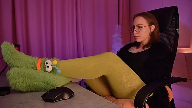 Snapshot of AphexQueen chatting on 16, 12, 2025 AphexQueen online show from 16, 12, 2025