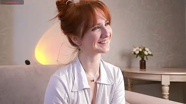 Snapshot of EsmaCrumbley chatting on 2, 3, 2025 EsmaCrumbley online show from 2, 3, 2025