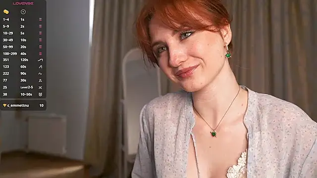 Snapshot of EsmaCrumbley chatting on 8, 3, 2025 EsmaCrumbley online show from 8, 3, 2025