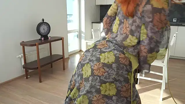 Snapshot of EsmaCrumbley chatting on 6, 10, 2025 EsmaCrumbley online show from 6, 10, 2025