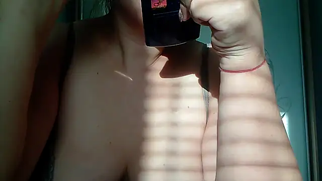 Snapshot of pussyCat_t chatting on 15, 10, 2025 pussyCat t online show from 15, 10, 2025