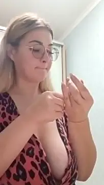 Snapshot of pussyCat_t chatting on 2, 11, 2025 pussyCat t online show from 2, 11, 2025