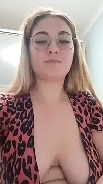 Snapshot of pussyCat_t chatting on 4, 12, 2025 pussyCat t online show from 4, 12, 2025