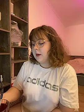 Snapshot of cinnabon_ chatting on 12, 12, 2024 cinnabon online show from 12, 12, 2024