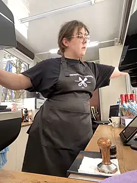 Snapshot of cinnabon_ chatting on 25, 1, 2025 cinnabon online show from 25, 1, 2025