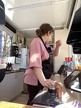 Snapshot of cinnabon_ chatting on 28, 1, 2025 cinnabon online show from 28, 1, 2025