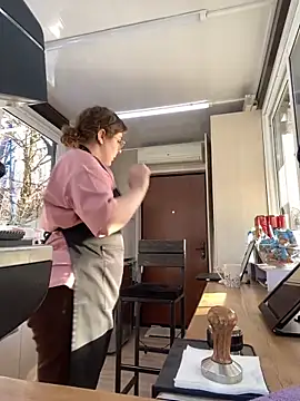 Snapshot of cinnabon_ chatting on 28, 1, 2025 cinnabon online show from 28, 1, 2025