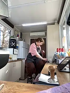 Snapshot of cinnabon_ chatting on 2, 2, 2025 cinnabon online show from 2, 2, 2025