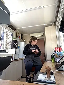 Snapshot of cinnabon_ chatting on 5, 2, 2025 cinnabon online show from 5, 2, 2025