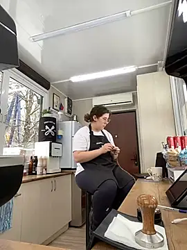 Snapshot of cinnabon_ chatting on 6, 2, 2025 cinnabon online show from 6, 2, 2025