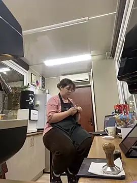 Snapshot of cinnabon_ chatting on 16, 2, 2025 cinnabon online show from 16, 2, 2025