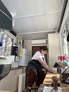 Snapshot of cinnabon_ chatting on 1, 3, 2025 cinnabon online show from 1, 3, 2025