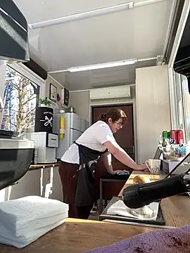 Snapshot of cinnabon_ chatting on 2, 3, 2025 cinnabon online show from 2, 3, 2025