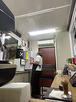 Snapshot of cinnabon_ chatting on 2, 3, 2025 cinnabon online show from 2, 3, 2025