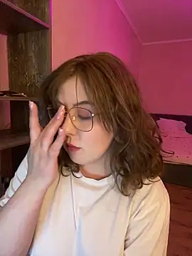 Snapshot of cinnabon_ chatting on 6, 3, 2025 cinnabon online show from 6, 3, 2025