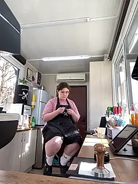 Snapshot of cinnabon_ chatting on 12, 3, 2025 cinnabon online show from 12, 3, 2025