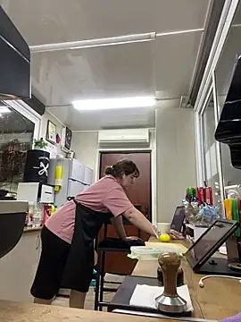 Snapshot of cinnabon_ chatting on 12, 3, 2025 cinnabon online show from 12, 3, 2025