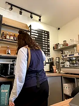 Snapshot of cinnabon_ chatting on 4, 10, 2025 cinnabon online show from 4, 10, 2025