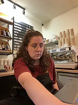 Snapshot of cinnabon_ chatting on 9, 10, 2025 cinnabon online show from 9, 10, 2025