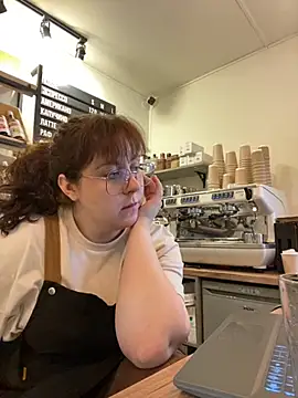 Snapshot of cinnabon_ chatting on 2, 11, 2025 cinnabon online show from 2, 11, 2025