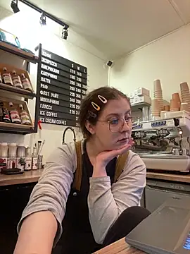 Snapshot of cinnabon_ chatting on 20, 12, 2025 cinnabon online show from 20, 12, 2025