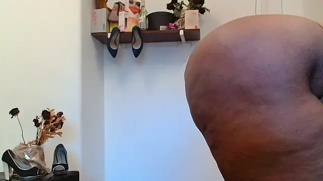 Snapshot of xTALLSEXYBUMx chatting on 17, 9, 2025 xTALLSEXYBUMx online show from 17, 9, 2025