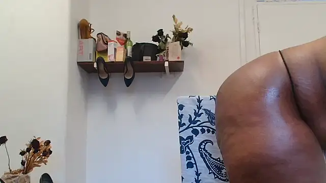 Snapshot of xTALLSEXYBUMx chatting on 29, 9, 2025 xTALLSEXYBUMx online show from 29, 9, 2025