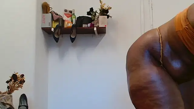 Snapshot of xTALLSEXYBUMx chatting on 10, 10, 2025 xTALLSEXYBUMx online show from 10, 10, 2025