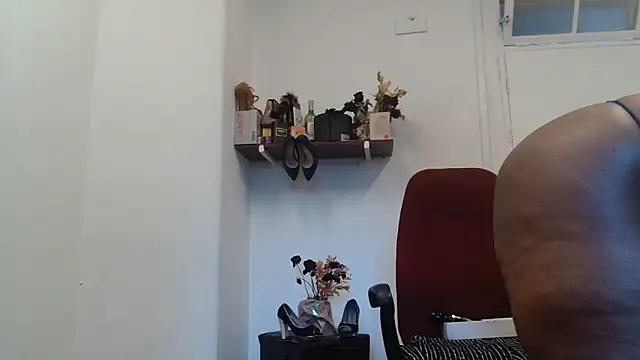 Snapshot of xTALLSEXYBUMx chatting on 23, 10, 2025 xTALLSEXYBUMx online show from 23, 10, 2025