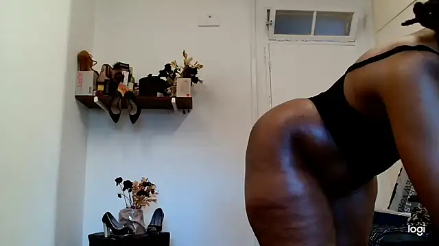 Snapshot of xTALLSEXYBUMx chatting on 25, 10, 2025 xTALLSEXYBUMx online show from 25, 10, 2025