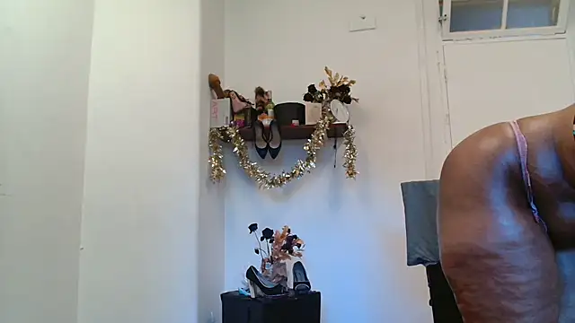 Snapshot of xTALLSEXYBUMx chatting on 19, 11, 2025 xTALLSEXYBUMx online show from 19, 11, 2025